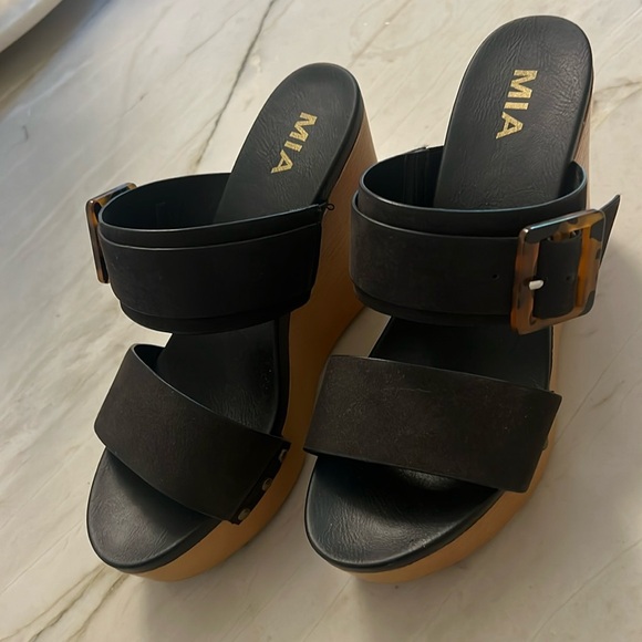 Mia Black Wedges w Chetah Buckle, Size 9 - Picture 2 of 11